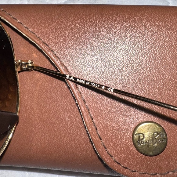 Classic Ray Ban Aviator
MODEL CODE RB3025 001/51 62-14 - Picture 6 of 6